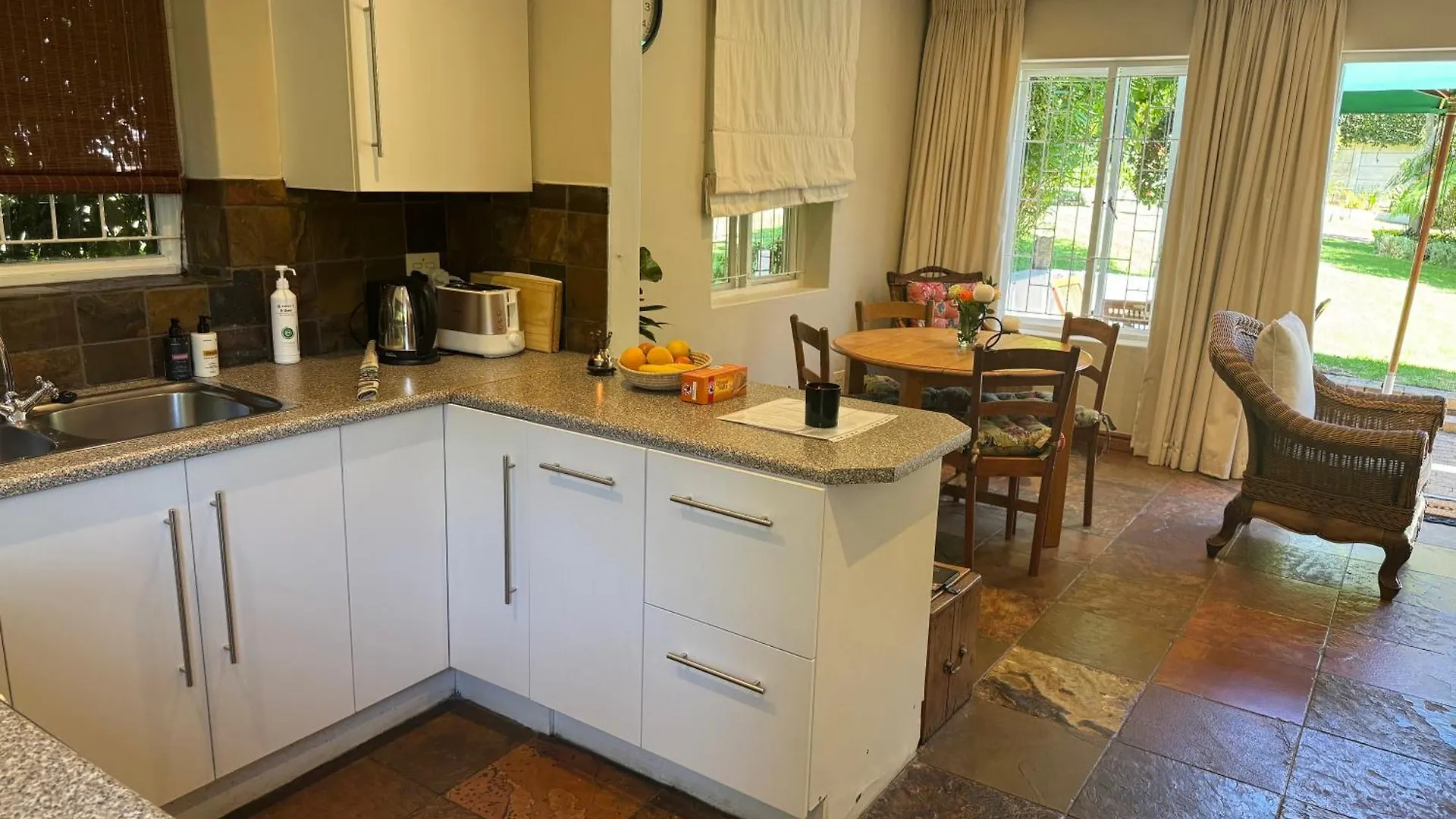 Appartement Grace Cottage Charming 2 Bed En-Suite Cottage With Solar Le Cap Afrique du Sud